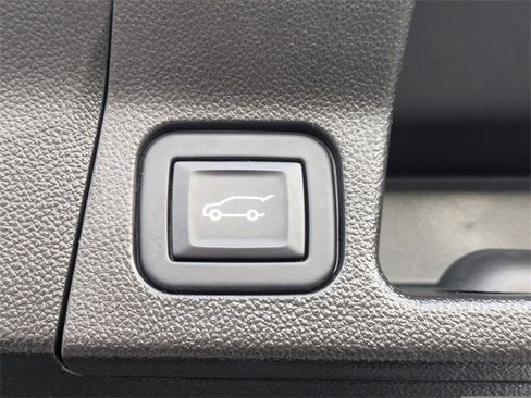 Used 2022 GMC Acadia AT4 w/ Technology Package image 15