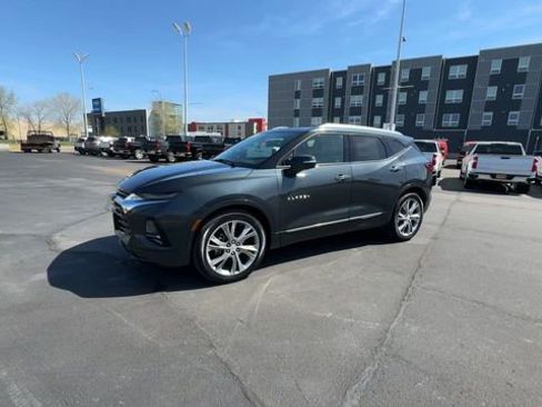 Used 2019 Chevrolet Blazer Premier w/ Sun and Wheels Package AWD/4WD image 4