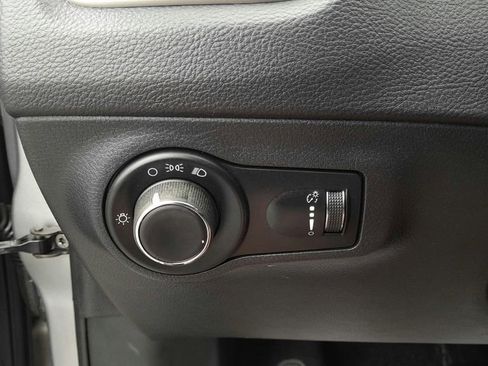 Used 2018 Jeep Compass Sport w/ Cold Weather Group FWD image 28