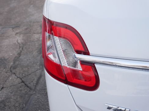 Used 2011 Ford Taurus SEL w/ 201A Rapid Spec Order Code image 17