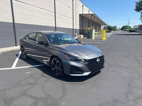 Used 2025 Nissan Altima 2.5 SR FWD image 2