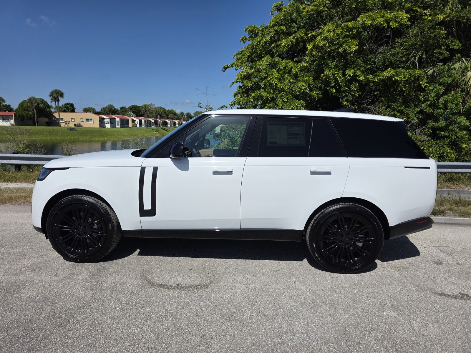 New 2026 Land Rover Range Rover SE AWD/4WD image 7