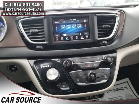 Used 2021 Chrysler Voyager L image 18