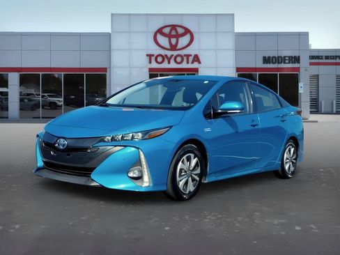 Used 2017 Toyota Prius Prime Advanced FWD image 1