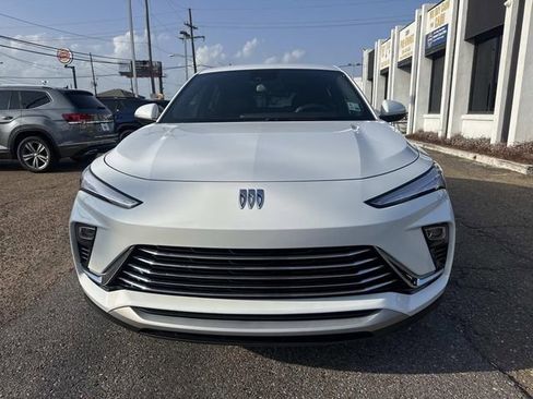 Used 2024 Buick Envista Preferred image 2