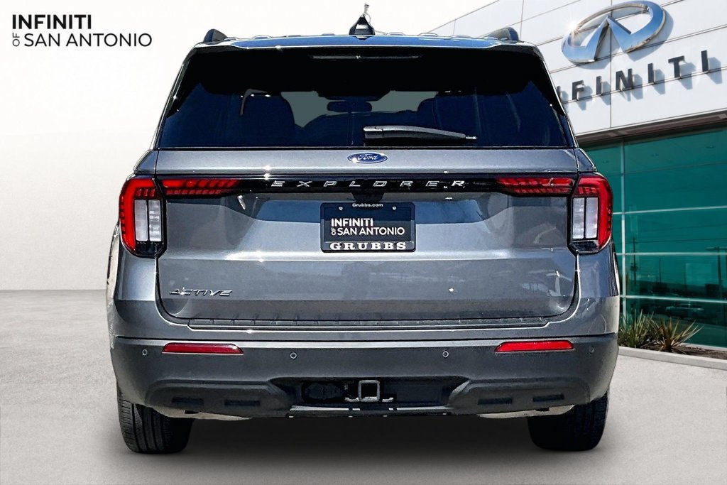 Used 2025 Ford Explorer Active RWD image 5