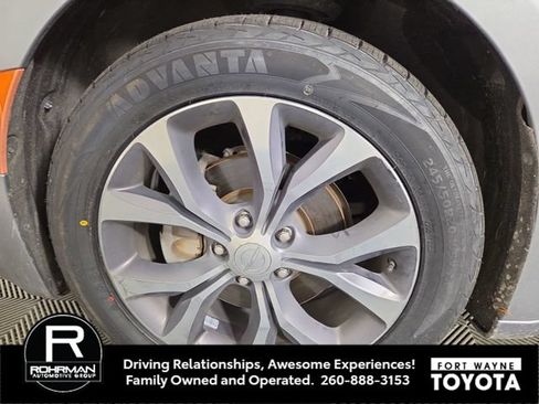 Used 2017 Chrysler Pacifica Limited w/ Advanced Safetytec Group FWD image 11