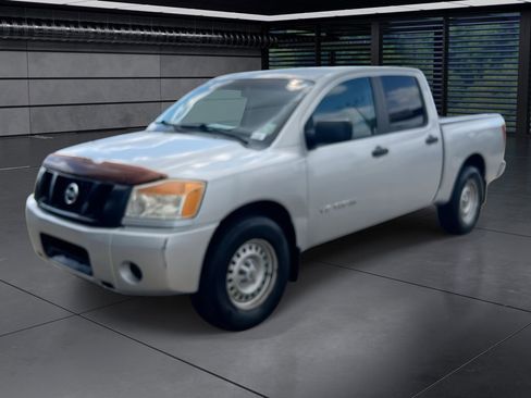 Used 2010 Nissan Titan XE image 1