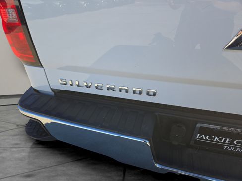 Used 2018 Chevrolet Silverado 1500 LT w/ All Star Edition image 39