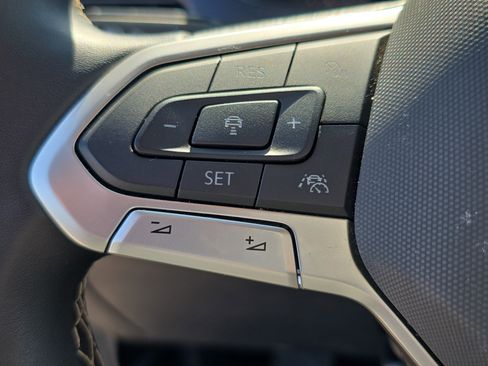 Used 2024 Volkswagen Taos SE image 31