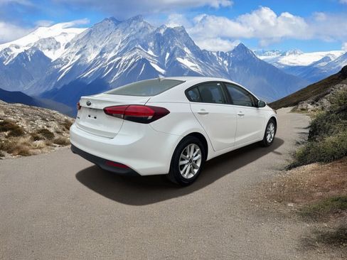 Used 2017 Kia Forte LX w/ LX Popular Package image 5