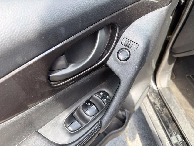 Used 2019 Nissan Rogue S AWD/4WD image 22