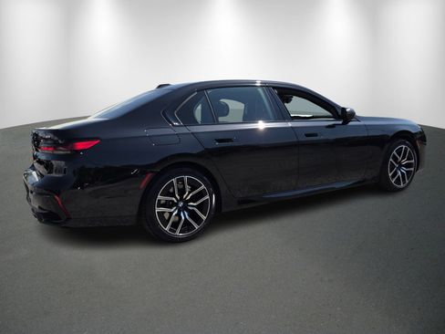 Used 2025 BMW 740i xDrive AWD/4WD image 7