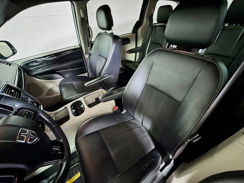 Used 2019 Dodge Grand Caravan SXT FWD image 11