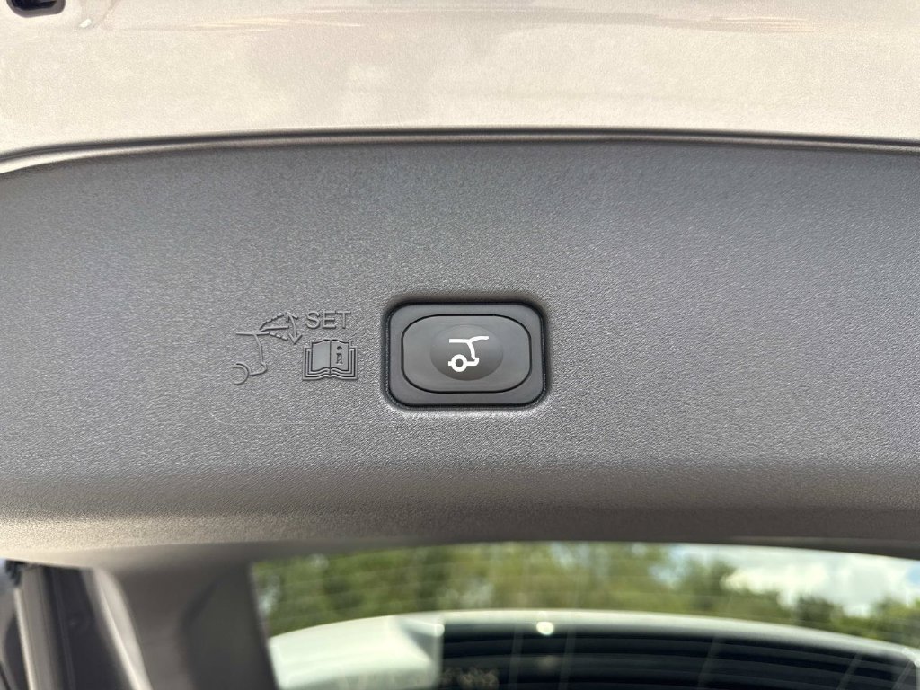 New 2026 Lincoln Nautilus Premier AWD/4WD image 12