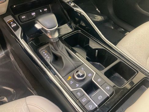 Certified 2023 Kia Sorento SX image 9