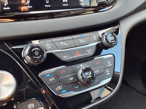 New 2026 Chrysler Voyager LX image 6