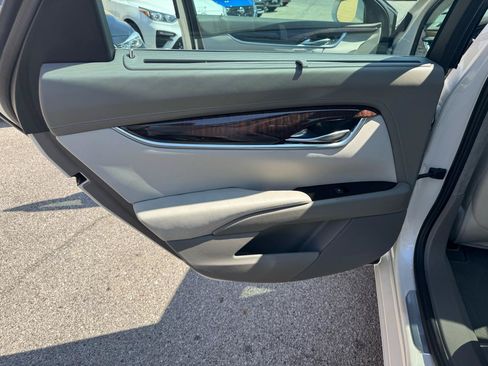 Used 2013 Cadillac XTS Platinum FWD image 14