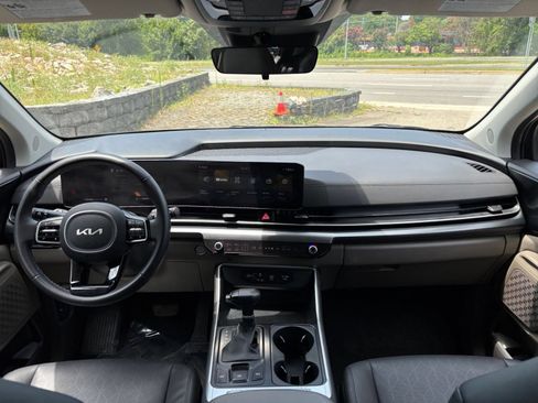 Used 2026 Kia Carnival FWD image 28