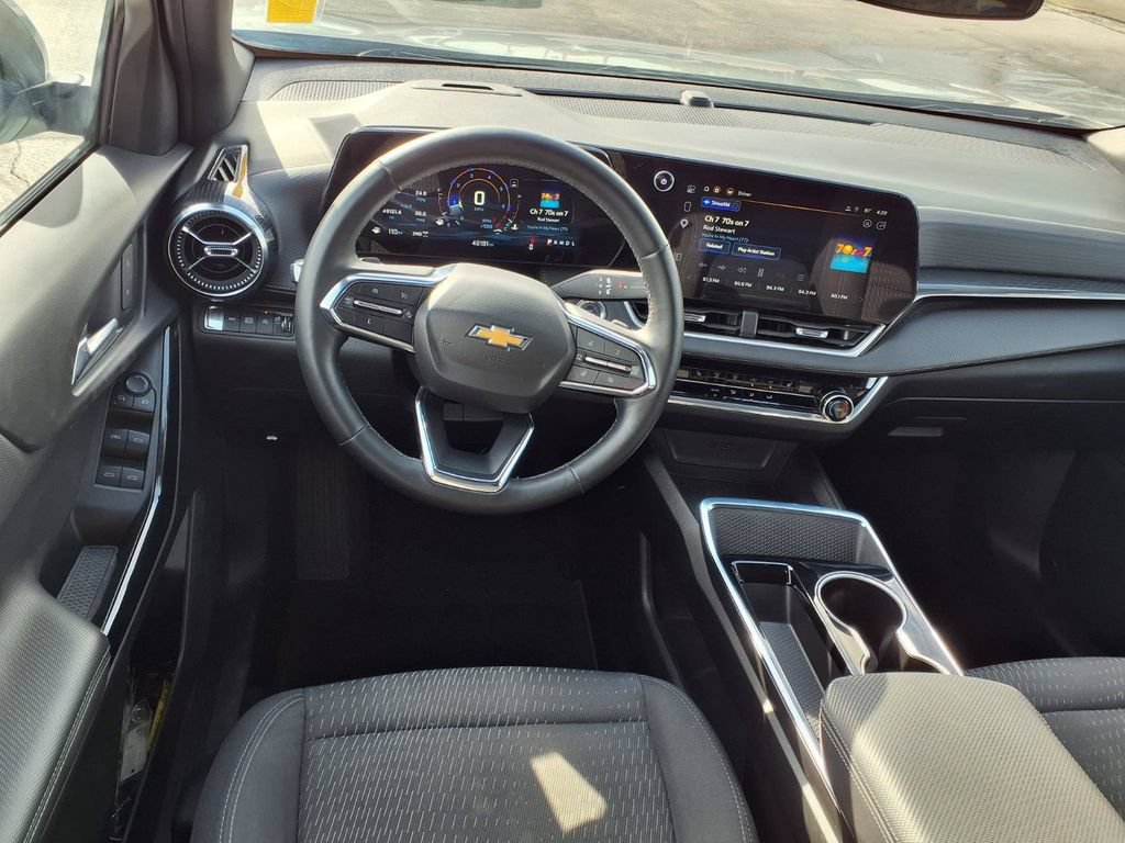 Used 2025 Chevrolet Equinox LT AWD/4WD image 7