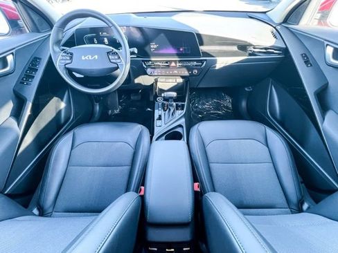 Certified 2024 Kia Niro EX image 11