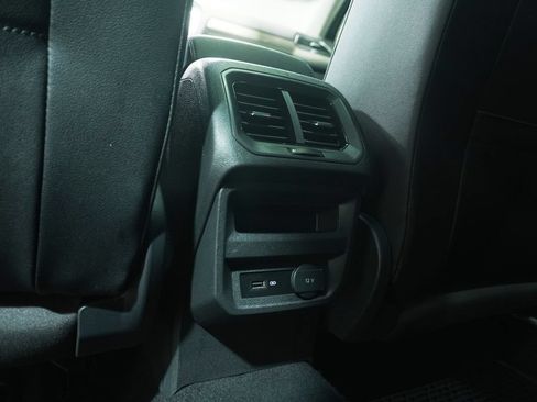 Used 2019 Volkswagen Tiguan SEL AWD/4WD image 13