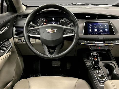 Certified 2023 Cadillac XT4 Luxury w/ Cold Weather Package AWD/4WD image 8