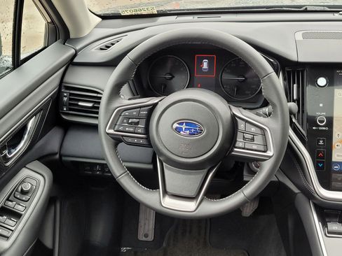 Used 2025 Subaru Outback Premium image 6