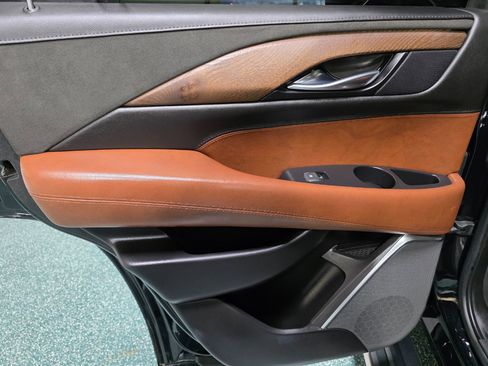 Used 2019 Cadillac Escalade Premium Luxury image 21