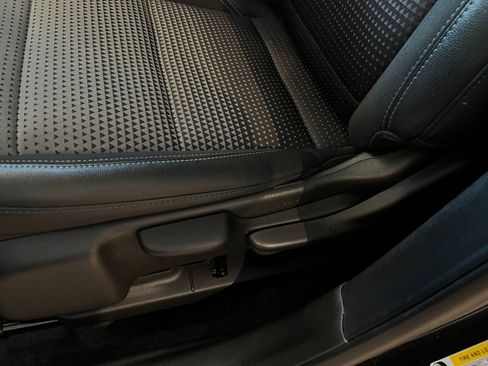 Used 2025 Chevrolet Trax LT w/ LT Convenience Package image 22