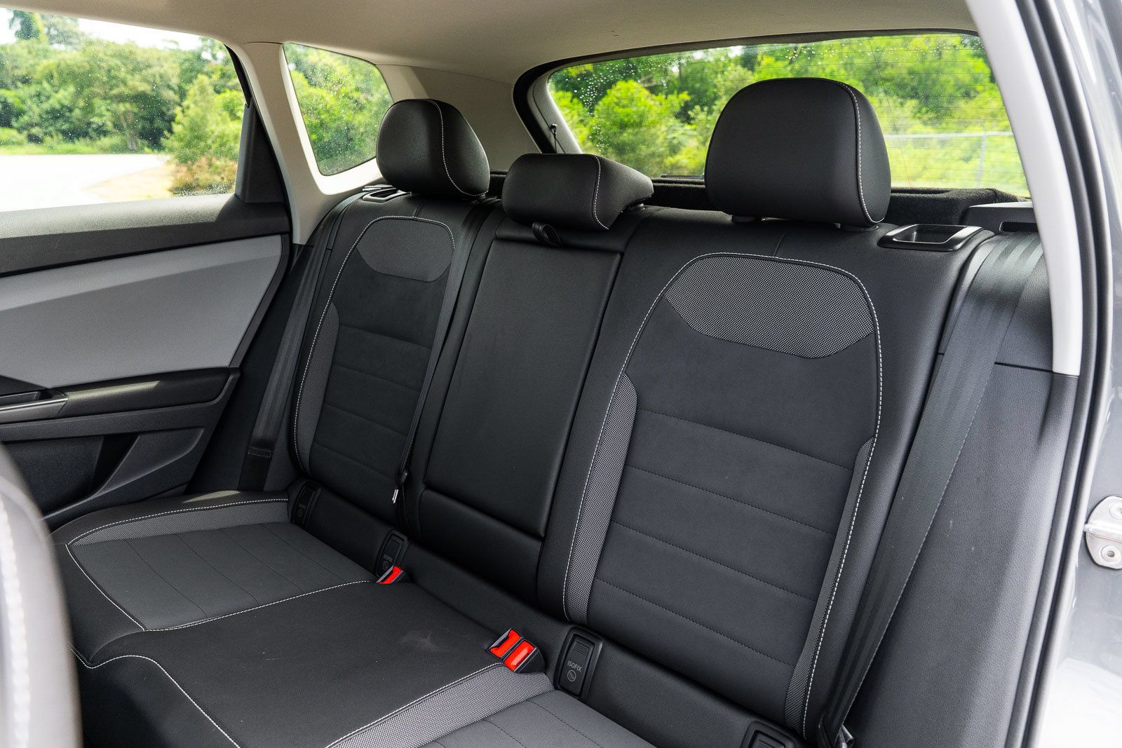 Used 2023 Volkswagen Taos SE w/ Panoramic Sunroof Package FWD image 18