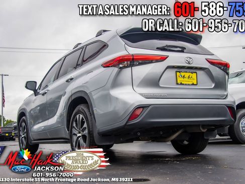 Used 2020 Toyota Highlander XLE FWD image 5