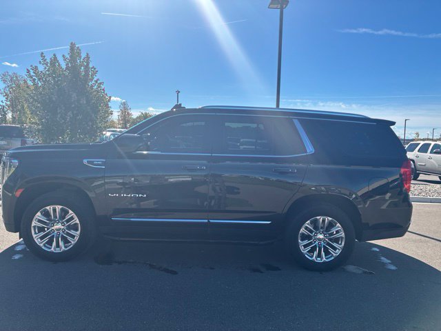 Used 2022 GMC Yukon SLT w/ SLT Luxury Package AWD/4WD image 3