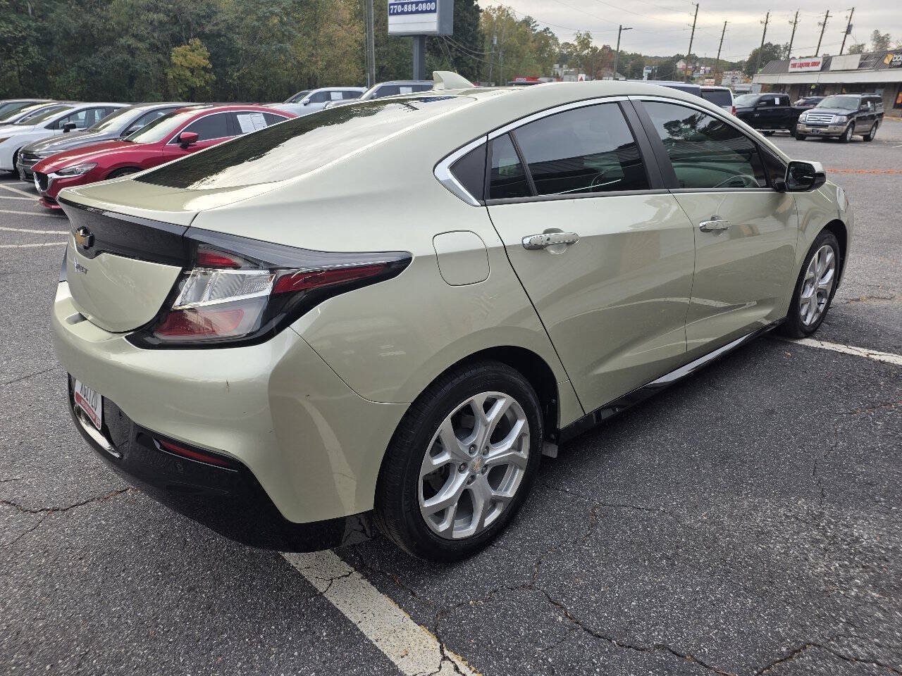 Used 2017 Chevrolet Volt Premier w/ Driver Confidence II Package FWD image 6