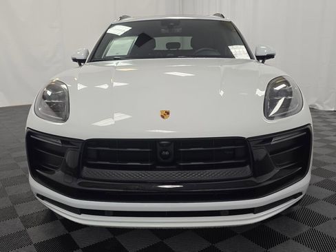 Certified 2025 Porsche Macan Turbo image 10