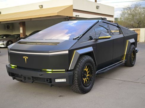 Used 2024 Tesla Cybertruck AWD Crew Cab image 1