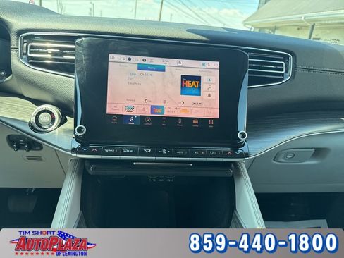 Used 2023 Jeep Wagoneer Series III w/ Convenience Group I AWD/4WD image 4