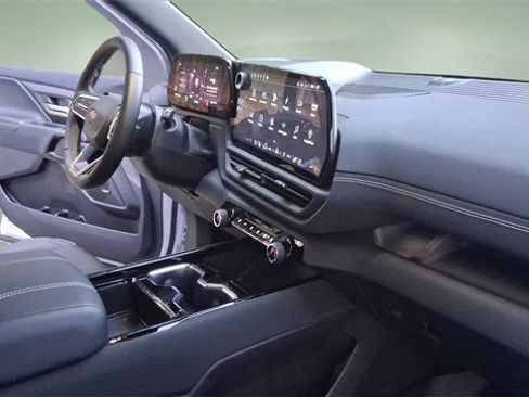 Used 2025 Chevrolet Silverado EV LT image 21