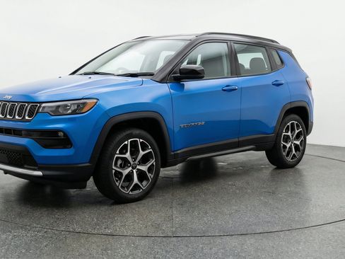 Used 2025 Jeep Compass Limited AWD/4WD image 3