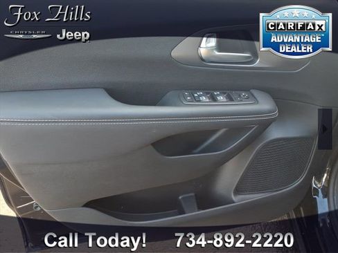 Certified 2026 Chrysler Pacifica Select FWD image 15