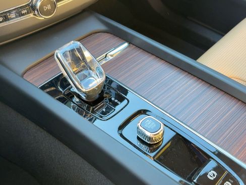 Certified 2023 Volvo XC60 B5 Ultimate w/ Climate Package image 24