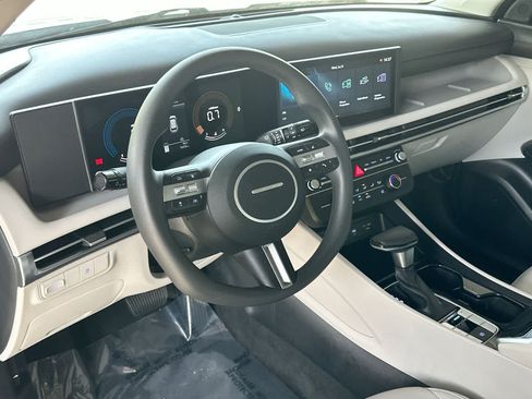 Used 2025 Hyundai Tucson SE FWD image 13
