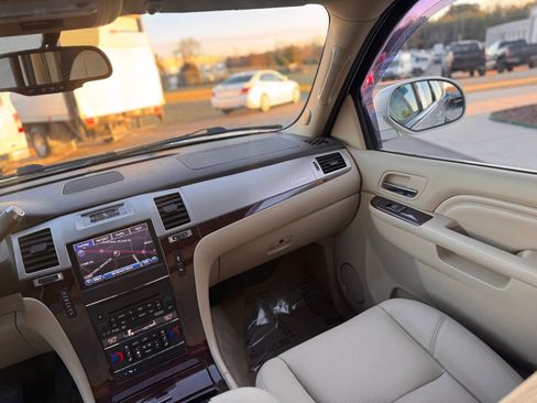 Used 2014 Cadillac Escalade ESV Luxury image 34