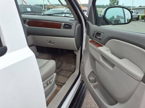 Used 2013 Chevrolet Tahoe LT w/ Luxury Package AWD/4WD image 22