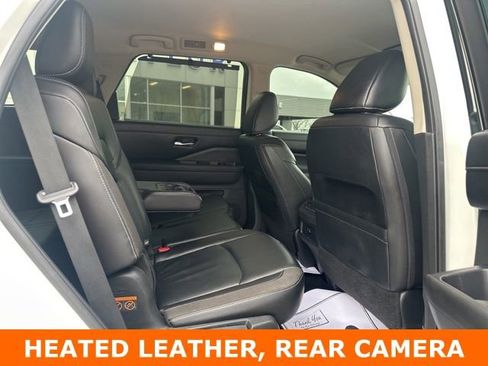 Used 2023 Nissan Pathfinder SL image 2