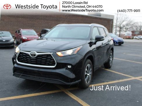 Certified 2023 Toyota Highlander XLE image 1