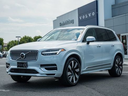 Certified 2023 Volvo XC90 T8 Ultimate AWD/4WD image 3