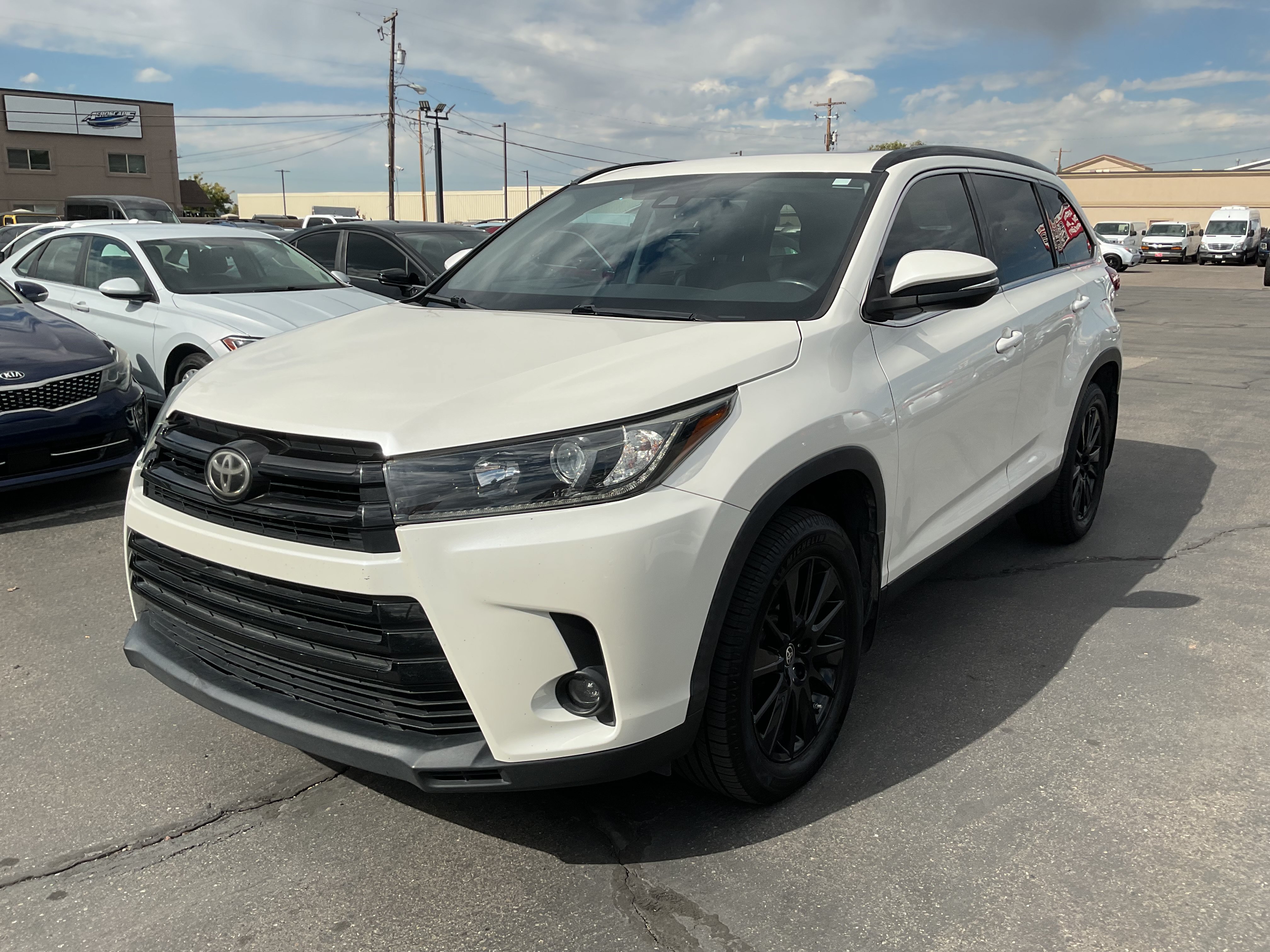 Used 2019 Toyota Highlander SE AWD/4WD image 2