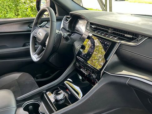 Certified 2024 Jeep Grand Cherokee Altitude image 36