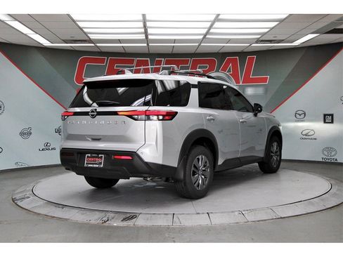 New 2025 Nissan Pathfinder SV image 5